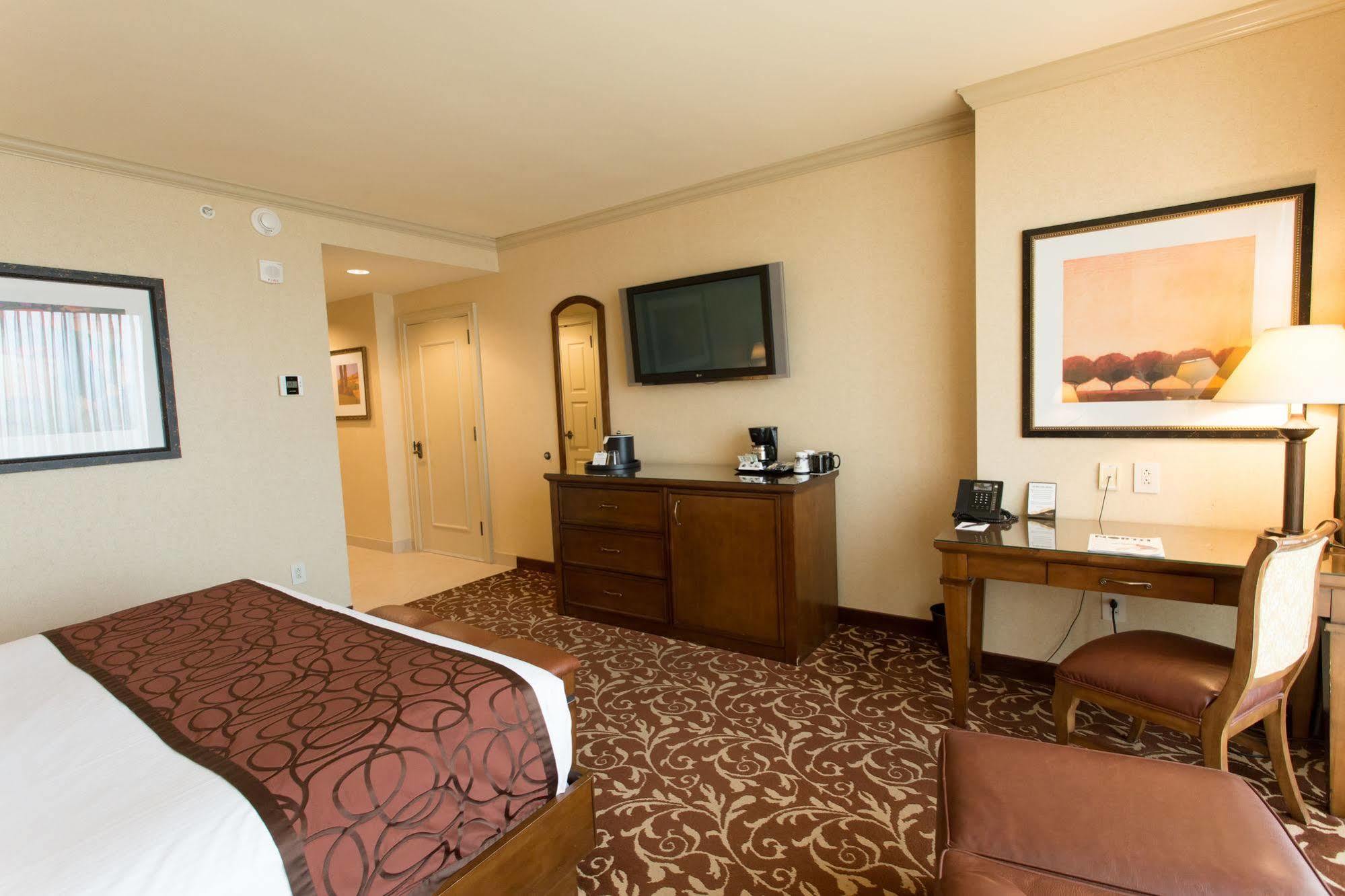 Argosy Casino Hotel & Spa Riverside Exterior foto